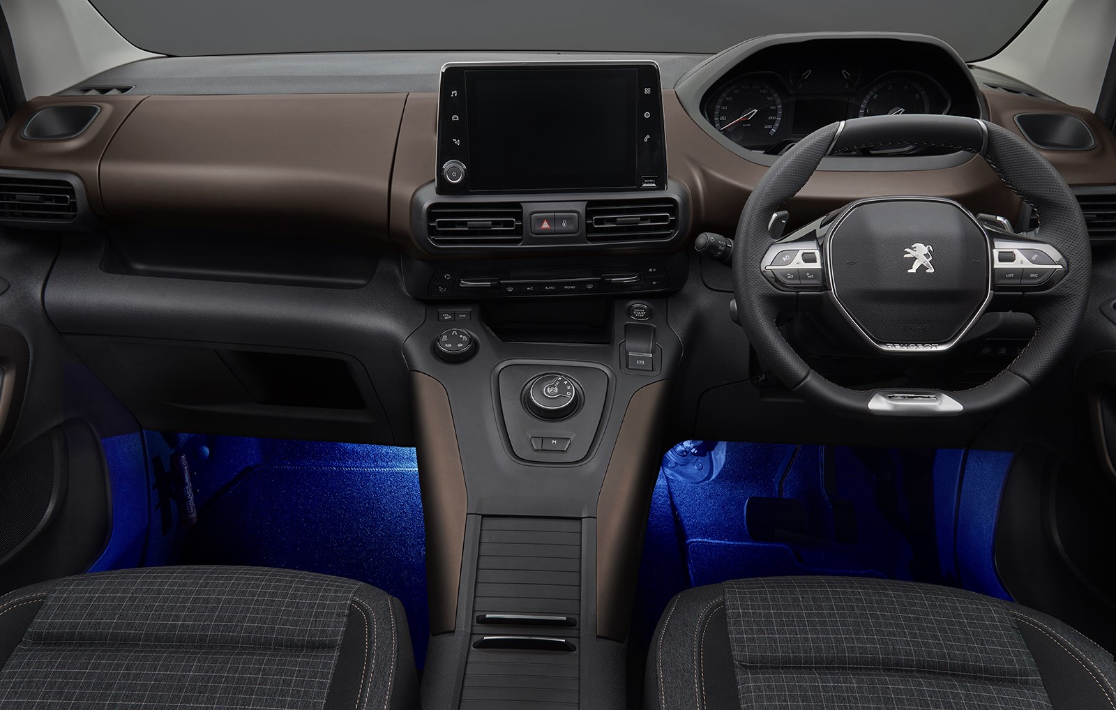 カングーの強力なライバル登場 プジョーが新型mpv リフター を日本で発売 Carview 自動車情報サイト 新車 中古車 Carview