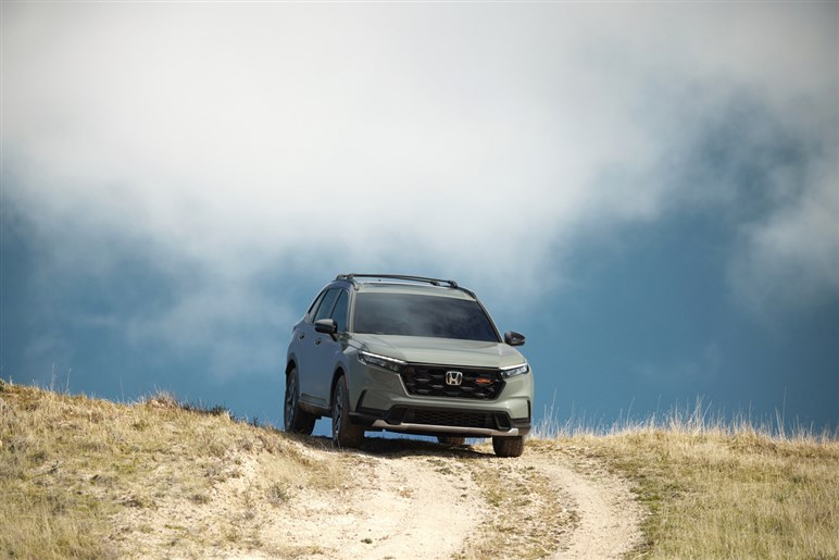 ホンダ「CR-V」に待望のハイブリッド追加！ 日本向けに最適化され2025年10月ころ導入。価格は550万円～