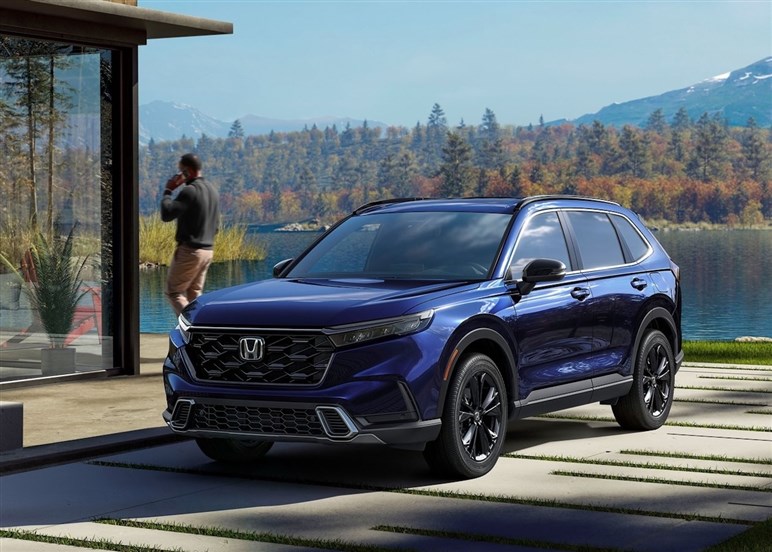 ホンダ「CR-V」に待望のハイブリッド追加！ 日本向けに最適化され2025年10月ころ導入。価格は550万円～