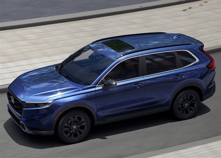 ホンダ「CR-V」に待望のハイブリッド追加！ 日本向けに最適化され2025年10月ころ導入。価格は550万円～