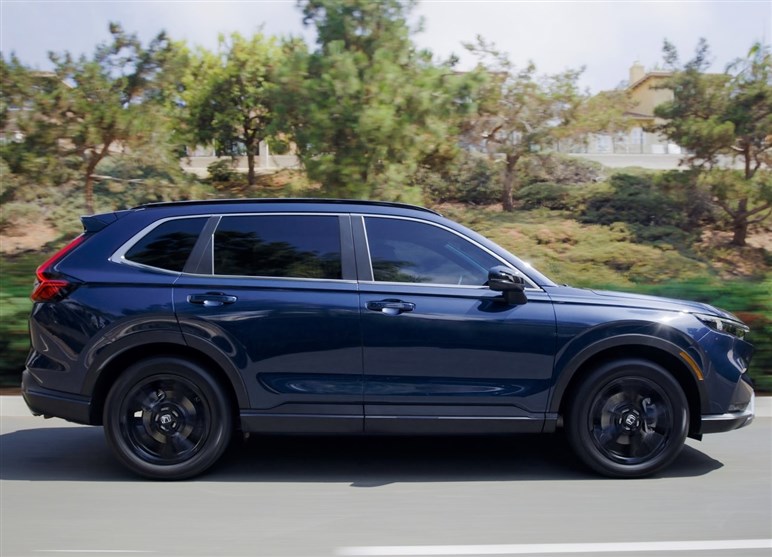 ホンダ「CR-V」に待望のハイブリッド追加！ 日本向けに最適化され2025年10月ころ導入。価格は550万円～