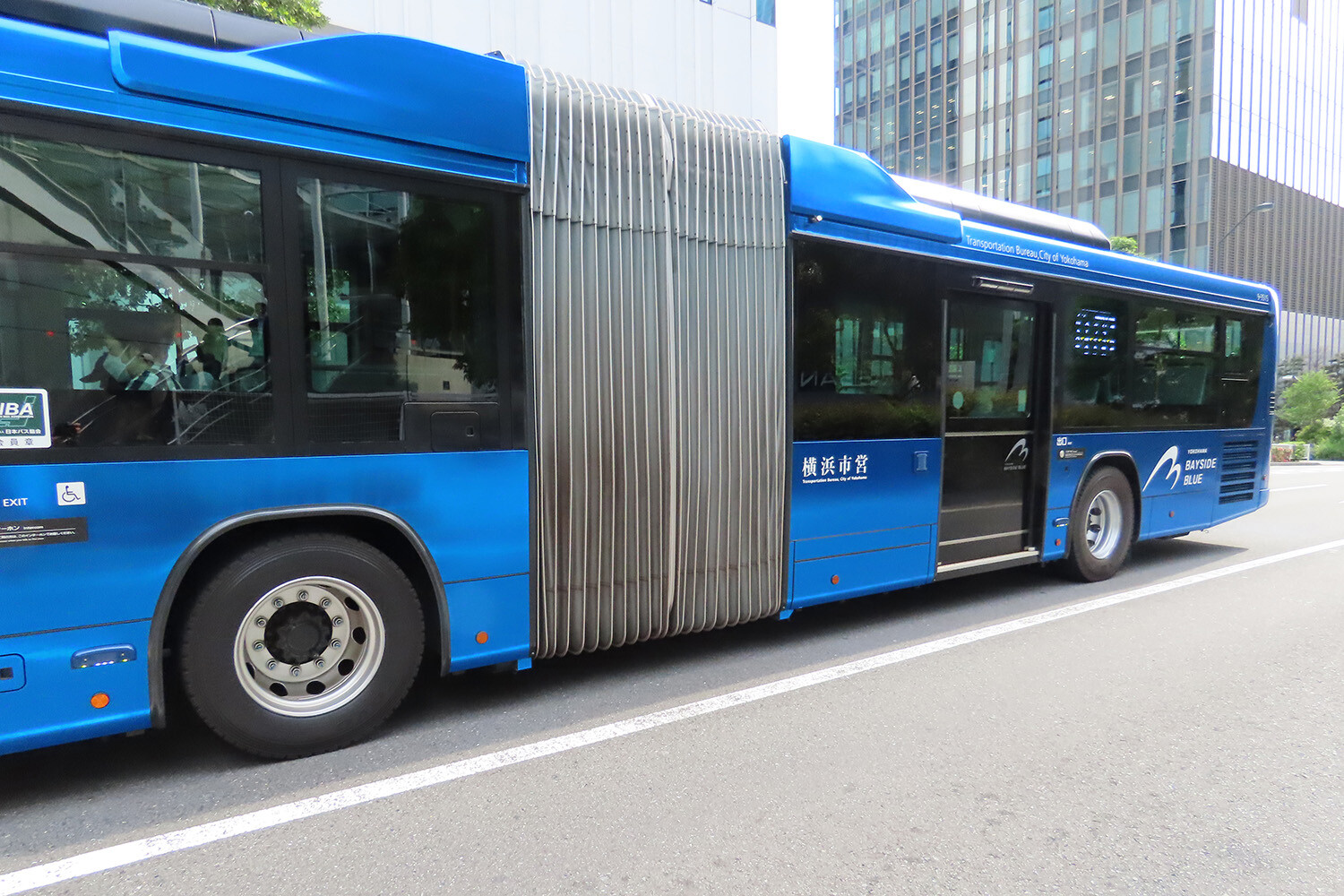 輸送力は1.5倍でも車両が高すぎて導入コストじゃ割りに合わない！　それでもいま連節バスが増えているワケ