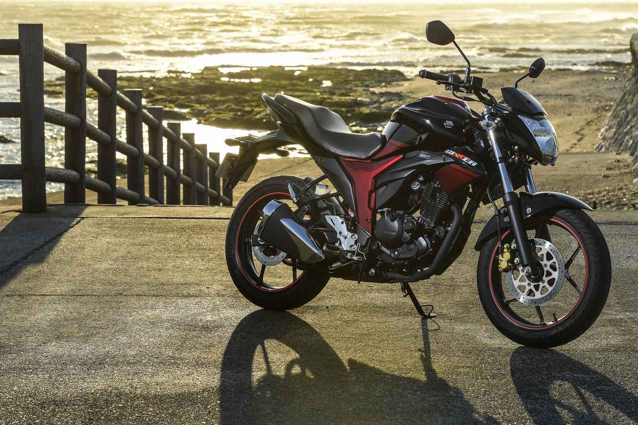 燃費に異変か スズキのジクサー150は 新型 になってスペック上の燃費がダウン 原付二種125ccや250ccのバイクと比べてどう Suzuki Gixxer 150 試乗インプレ 1 Webオートバイ 自動車情報サイト 新車 中古車 Carview