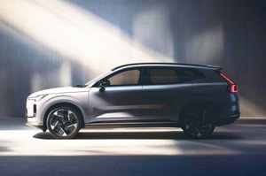 ボルボ『XC70』が復活　ハイブリッドSUVとして中国導入、電気だけで200km走行