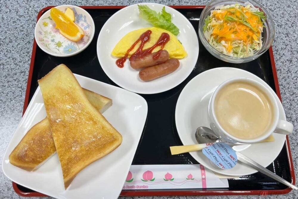朝ごはん 880円の「モーニングセット」に大満足！ 中国道「勝央SA」は朝食