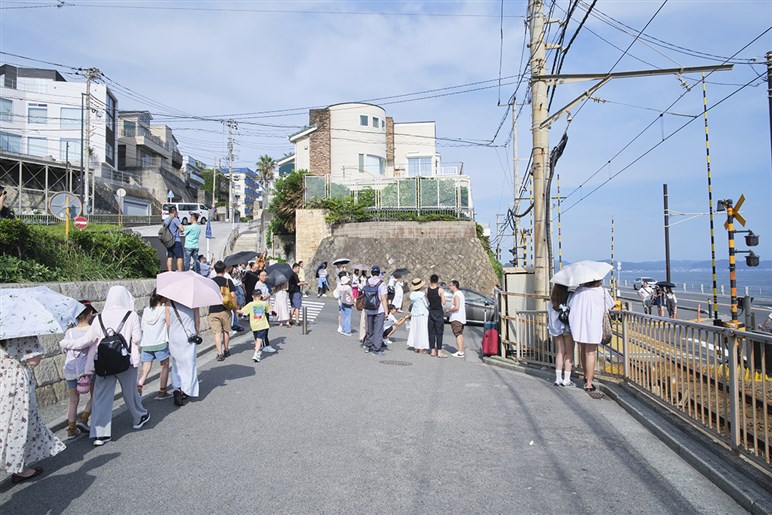 【増加中】北海道、沖縄、富士山…有名観光地で多発する“外国人のレンタカー事故”。その原因は“日本の道交法事情”による面も大きい