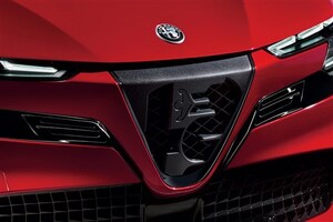 アルファロメオ久々の新型「ジュニア」はなぜ安いのか。価格も真っ向勝負「LBX」とどっちがお得感が高い？