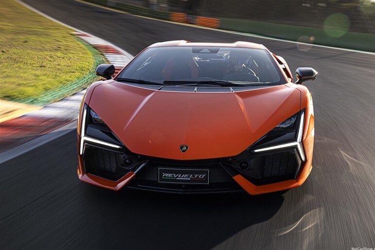 レヴエルト超えの怪物誕生？ ランボルギーニ新型「フェノメノ」限定29台の超希少モデルが今夏公開へ