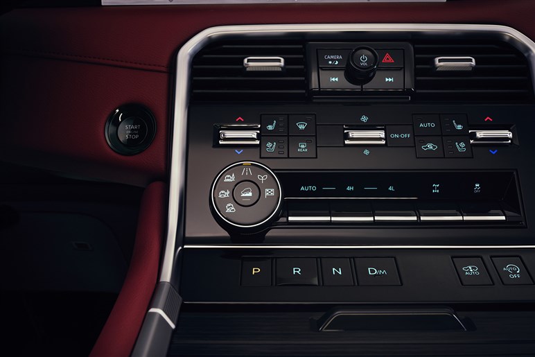 【日産の頂点】「パトロール」はGT-Rに続くブランドの象徴になれるか…ランクルとの比較でユーザーはどう評価している？
