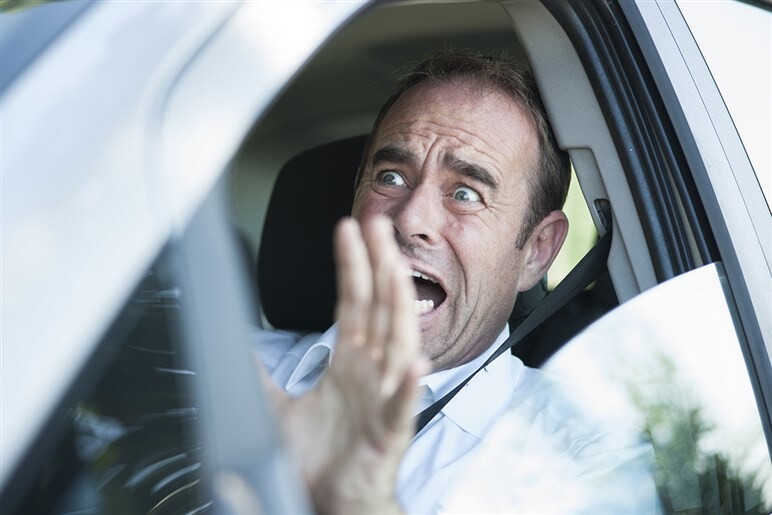 【増加中】北海道、沖縄、富士山…有名観光地で多発する“外国人のレンタカー事故”。その原因は“日本の道交法事情”による面も大きい