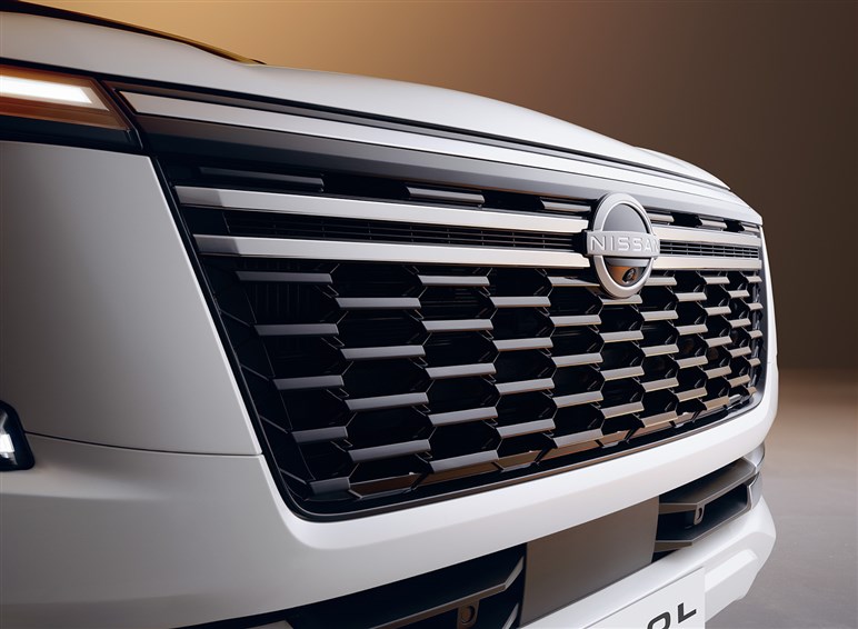 【日産の頂点】「パトロール」はGT-Rに続くブランドの象徴になれるか…ランクルとの比較でユーザーはどう評価している？