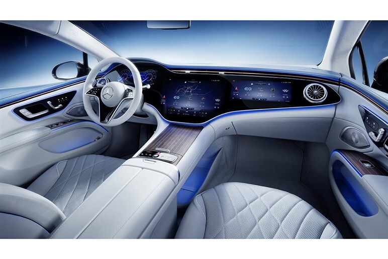 SクラスのEV版「メルセデス・ベンツ EQS」に乗った！ その高級感はテスラなどのライバルを圧倒している