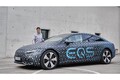 SクラスのEV版「メルセデス・ベンツ EQS」に乗った！ その高級感はテスラなどのライバルを圧倒している