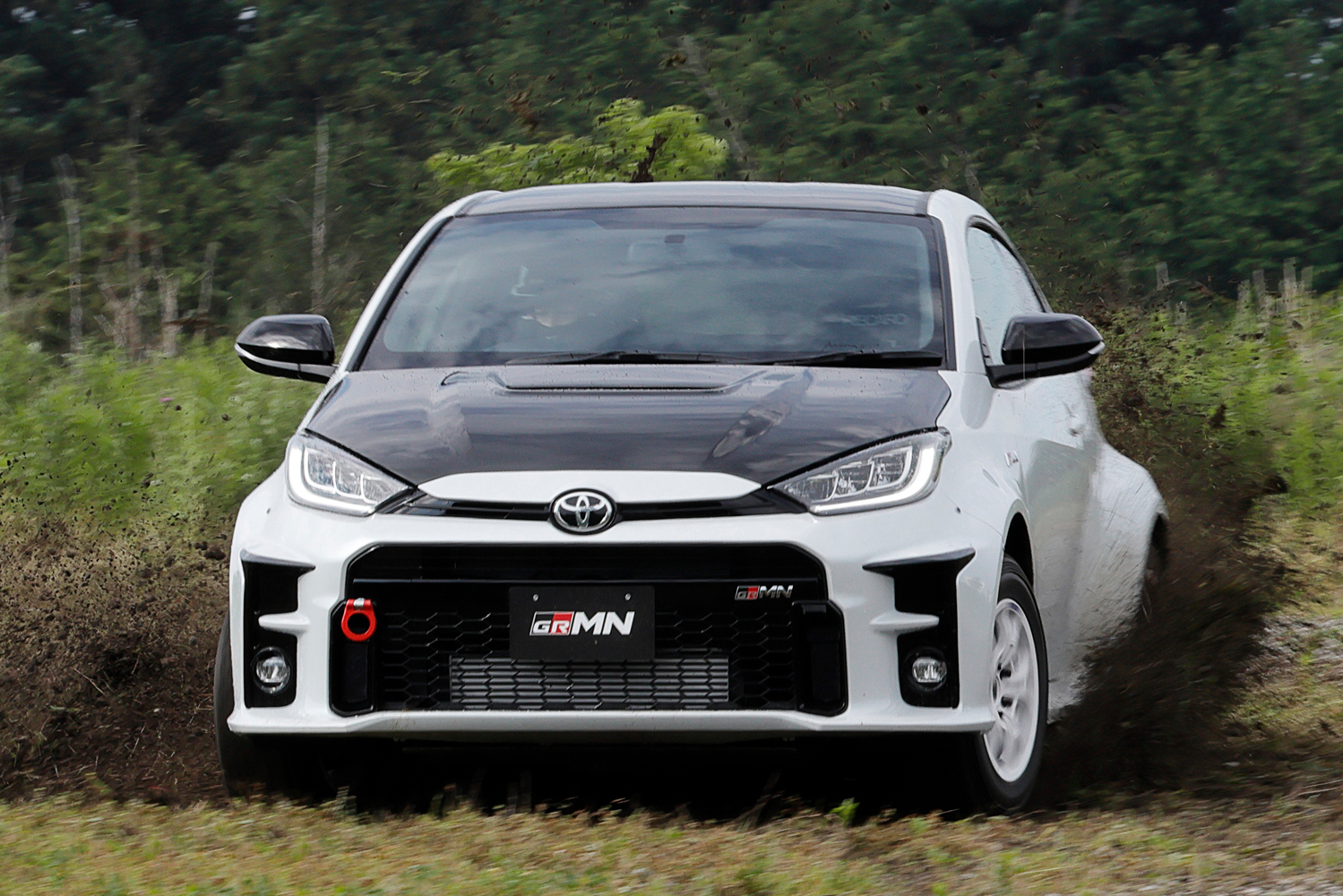 TOYOTA GRMNヤリス カタログ 主要装備表一覧付
