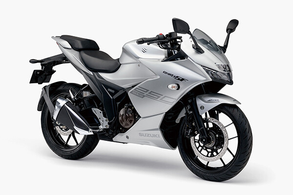 エンジンオイルを冷却媒体にする油冷エンジンを搭載したスズキのロードスポーツバイク「ジクサーSF250/250」