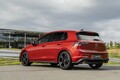 新型「ゴルフR」と「ゴルフGTI」走って楽しいのはどっち？ 渡辺敏史がサーキットで試す【試乗レビュー】