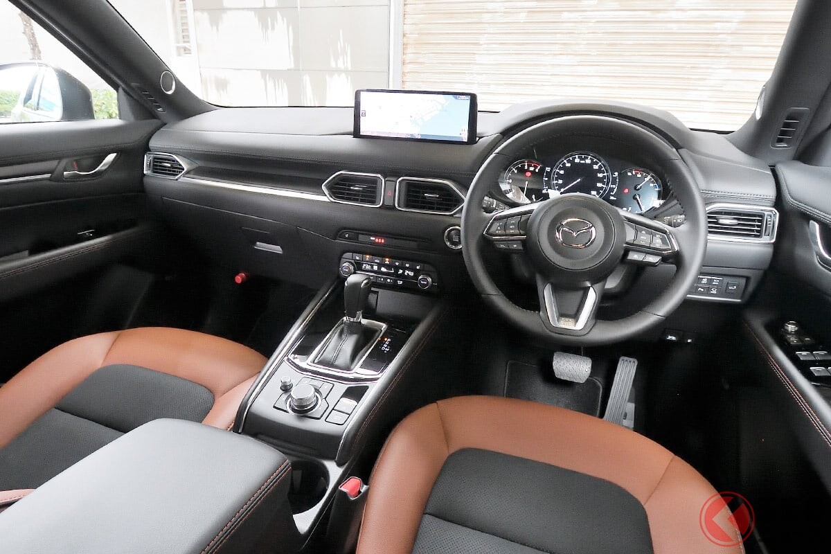 マツダの「定番SUV」モデル末期でもなぜ人気？ ちょうどいいサイズ×洗練デザインがサイコー！ 「CX-5」まもなく新型登場も“成熟しきった現行モデル”がオススメなワケとは！