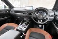 マツダの「定番SUV」モデル末期でもなぜ人気？ ちょうどいいサイズ×洗練デザインがサイコー！ 「CX-5」まもなく新型登場も“成熟しきった現行モデル”がオススメなワケとは！