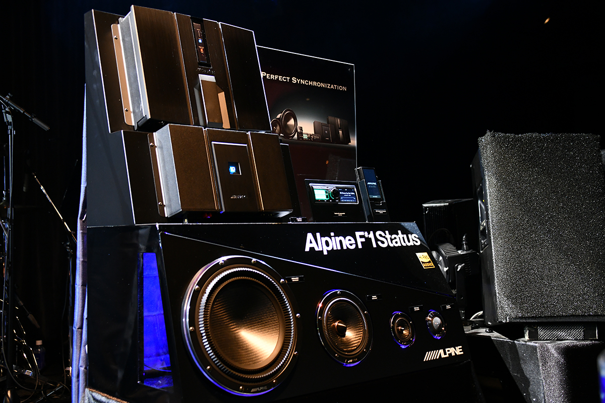 カーオーディオ業界初 384khz 32bitハイレゾ再生が可能なalpinef 1statusが今秋発売 Auto Messe Web 自動車情報サイト 新車 中古車 Carview