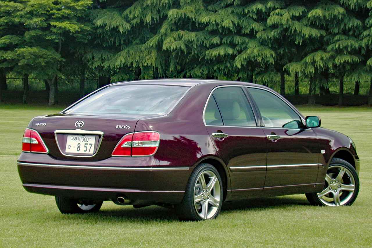 懐かしの国産車 11 トヨタ ブレビスはサイズにとらわれない高級車を目指して生まれた Webモーターマガジン 自動車情報サイト 新車 中古車 Carview