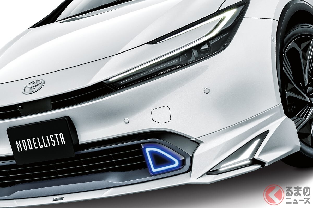 トヨタ「“新”プリウス」発表！ 青く発光する「“おにぎり型”イルミネーション」がめちゃカッコいい！ スポーティ＆存在感スゴすぎる「モデリスタ仕様」とは！