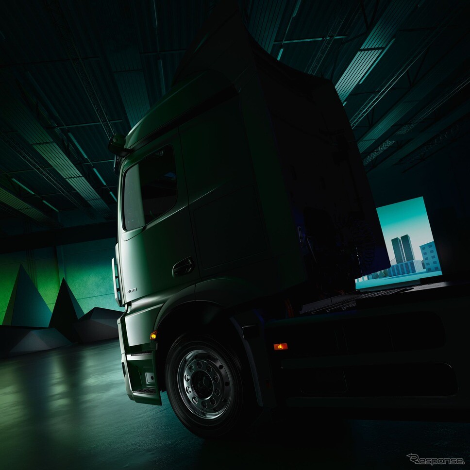 メルセデスベンツ、新型EVトラック『eActros』に派生モデル…9月30日発表へ