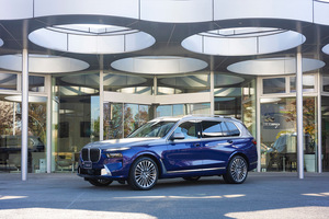 なぜBMWは「X7」で“宇宙”や“星空”を表現した？ 日本オリジナルモデル「BMW X7 錦ラウンジ」が発表！【新車ニュース】