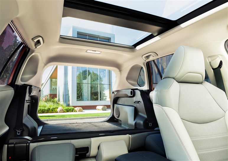 【5月21日発表】トヨタが新型「RAV4」のティザーを公開。予想デザイン、価格、パワトレ…最新情報まとめ