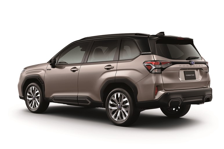 新型「RAV4」はミドルSUV市場で覇権を取れるのか？ ライバルと比べてみたら“トヨタの強さ”が浮き彫りに