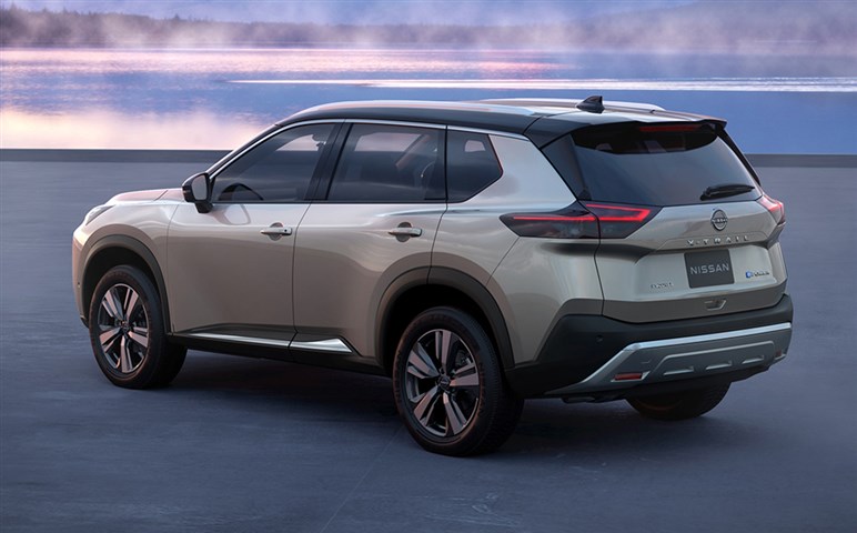 新型「RAV4」はミドルSUV市場で覇権を取れるのか？ ライバルと比べてみたら“トヨタの強さ”が浮き彫りに