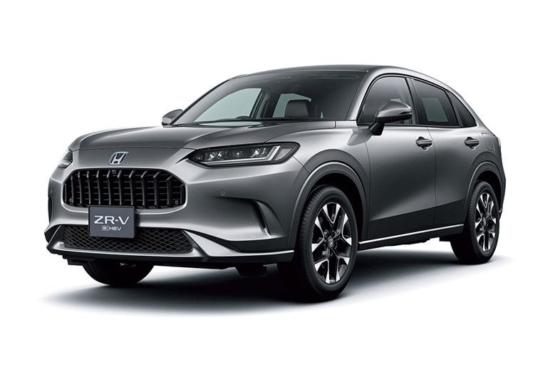 新型「RAV4」はミドルSUV市場で覇権を取れるのか？ ライバルと比べてみたら“トヨタの強さ”が浮き彫りに