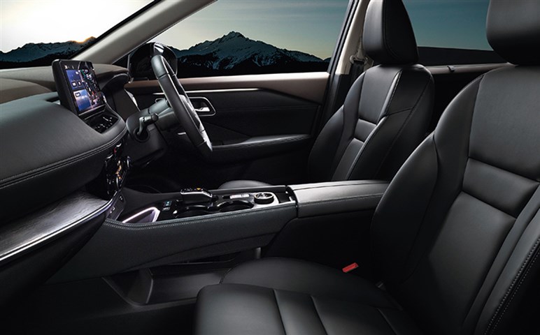 新型「RAV4」はミドルSUV市場で覇権を取れるのか？ ライバルと比べてみたら“トヨタの強さ”が浮き彫りに