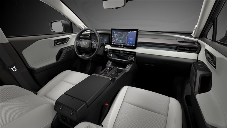 新型「RAV4」はミドルSUV市場で覇権を取れるのか？ ライバルと比べてみたら“トヨタの強さ”が浮き彫りに