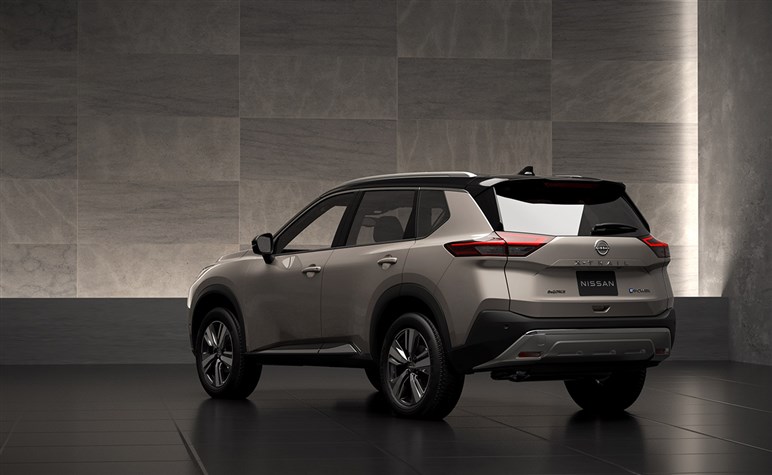 新型「RAV4」はミドルSUV市場で覇権を取れるのか？ ライバルと比べてみたら“トヨタの強さ”が浮き彫りに
