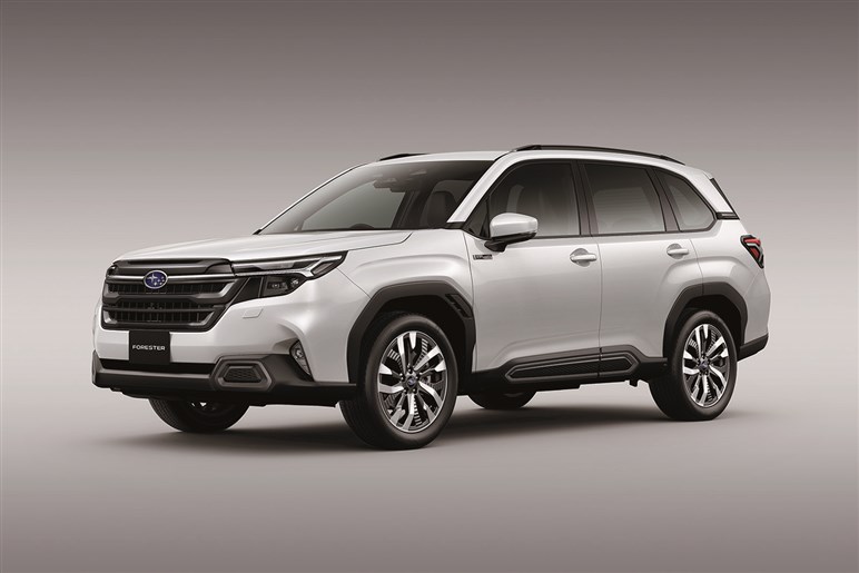 新型「RAV4」はミドルSUV市場で覇権を取れるのか？ ライバルと比べてみたら“トヨタの強さ”が浮き彫りに