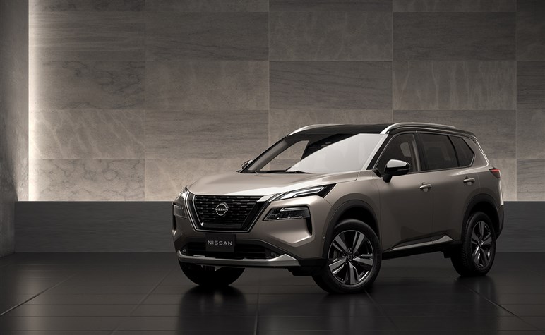 新型「RAV4」はミドルSUV市場で覇権を取れるのか？ ライバルと比べてみたら“トヨタの強さ”が浮き彫りに
