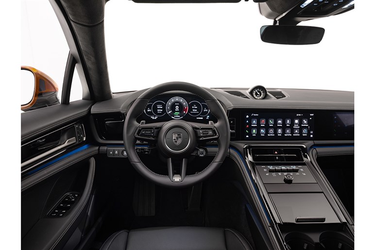 新型「パナメーラ」日本も予約開始。最新世代のライトやモニターだらけのハイテク内装に注目！