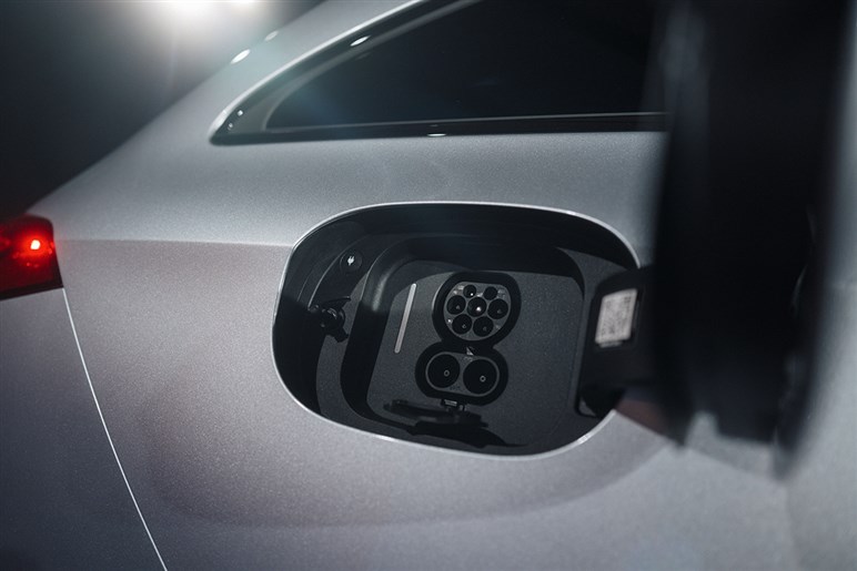 【星型LEDが個性的】新型「CLAシューティングブレーク」発表。BEV仕様は761kmの航続距離を実現…欧州で26年3月発売へ