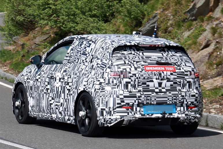 フォルクスワーゲン「ID.2 GTI」ついに姿を現す。ドリルドローター装備の電動ホットハッチを初捕捉