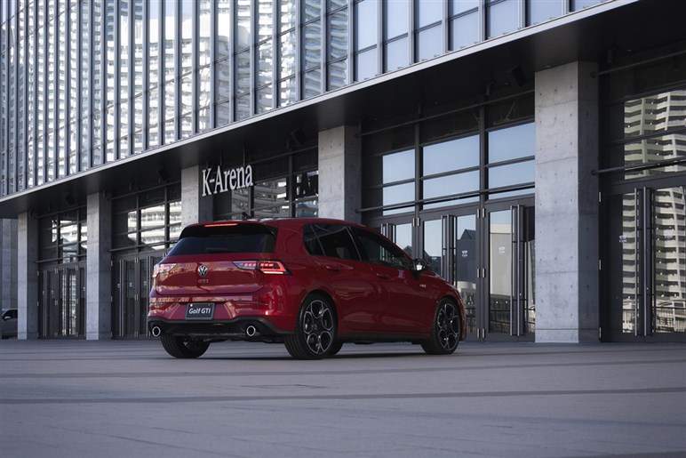 フォルクスワーゲン「ID.2 GTI」ついに姿を現す。ドリルドローター装備の電動ホットハッチを初捕捉