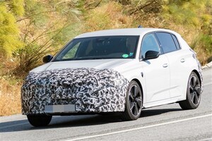 次期プジョー308が4年ぶりの大幅改良へ。内燃モデルも進化の波、内外装を大幅刷新か