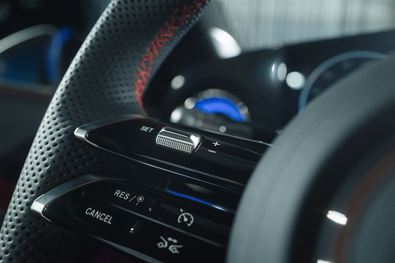 【星型LEDが個性的】新型「CLAシューティングブレーク」発表。BEV仕様は761kmの航続距離を実現…欧州で26年3月発売へ