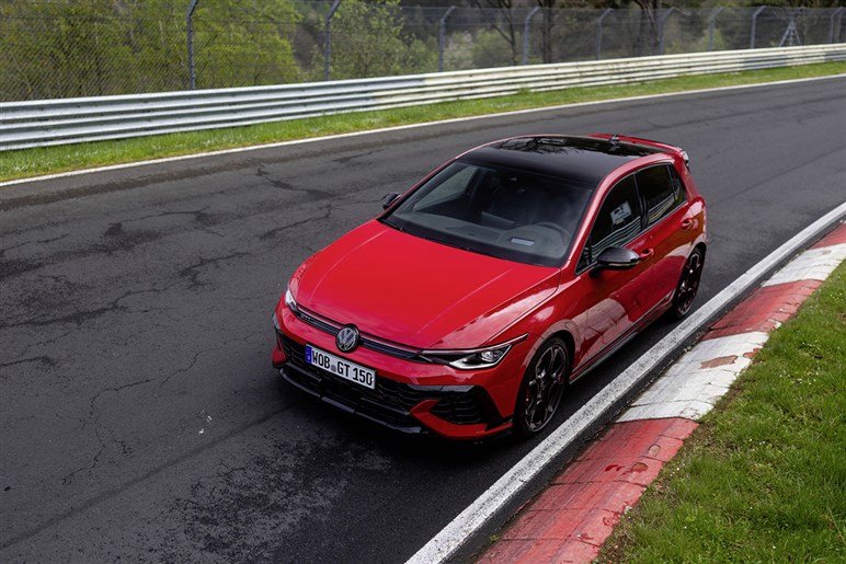 フォルクスワーゲン「ID.2 GTI」ついに姿を現す。ドリルドローター装備の電動ホットハッチを初捕捉