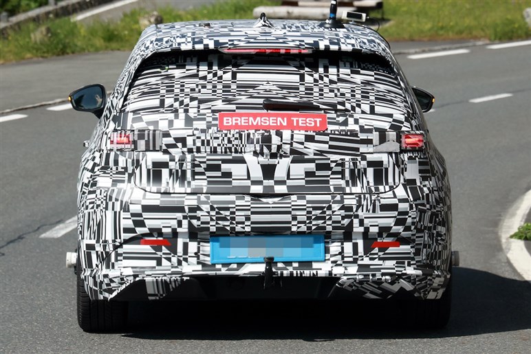 フォルクスワーゲン「ID.2 GTI」ついに姿を現す。ドリルドローター装備の電動ホットハッチを初捕捉