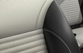 ランドローバー・ディスカバリーの2022年モデルが日本での予約受注をスタート。ダイナミックな外観と洗練された内装を備えた新グレード「R-DYNAMIC」を設定