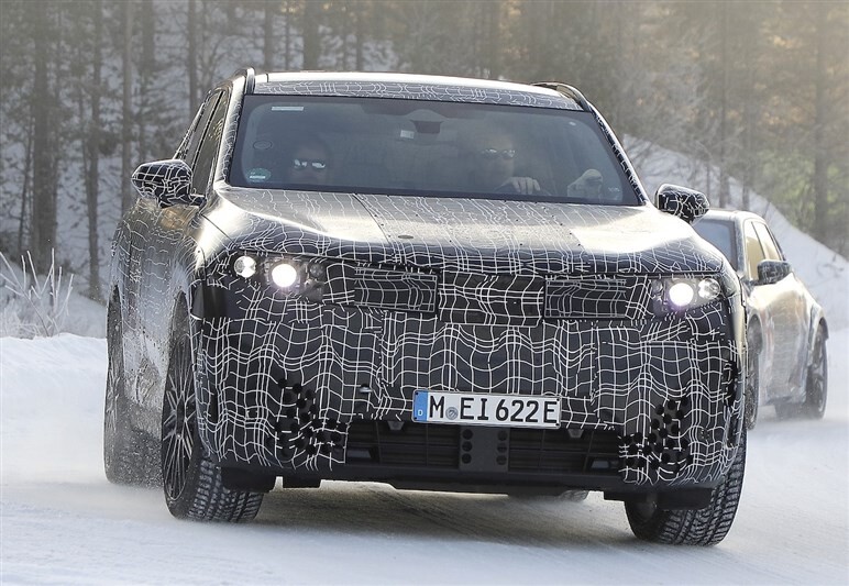 【独自】BMW新型「X5」は“シャークノーズ×縦長キドニー”で大胆イメチェン…26年末生産開始