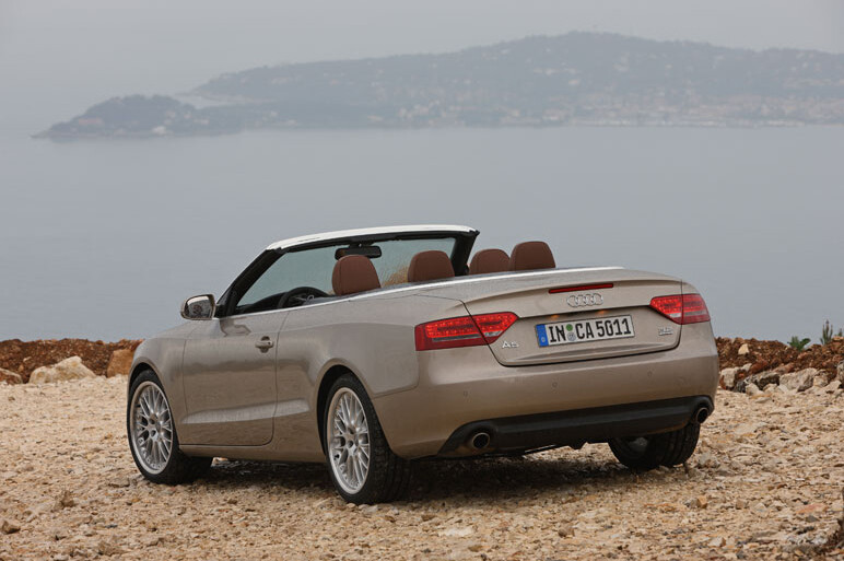 A5にカブリオレ登場！ソフトトップの優美な姿