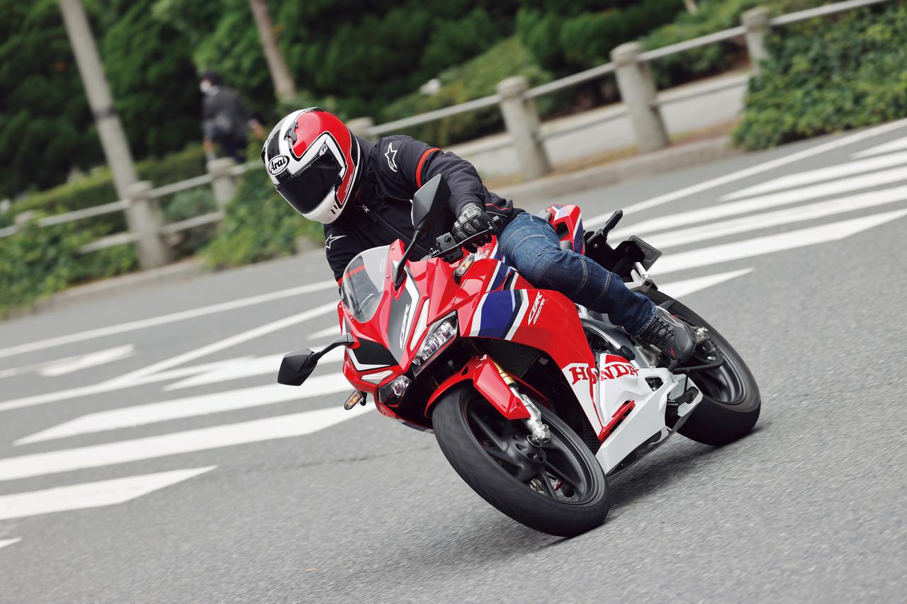 比較検証 街乗り ツーリングに向いている快適なバイクはどれだ カワサキninja250 ヤマハyzf R25 スズキgsx250r ホンダ Cbr250rr Webオートバイ 自動車情報サイト 新車 中古車 Carview