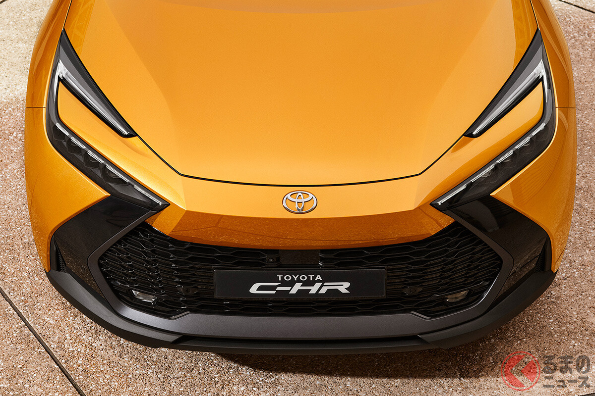 トヨタが新型「C-HR」世界初公開！ 7年ぶり全面刷新で「斬新デザイン」採用！2代目は「純ガソリン車」廃止で電動専用モデルに、欧州発表