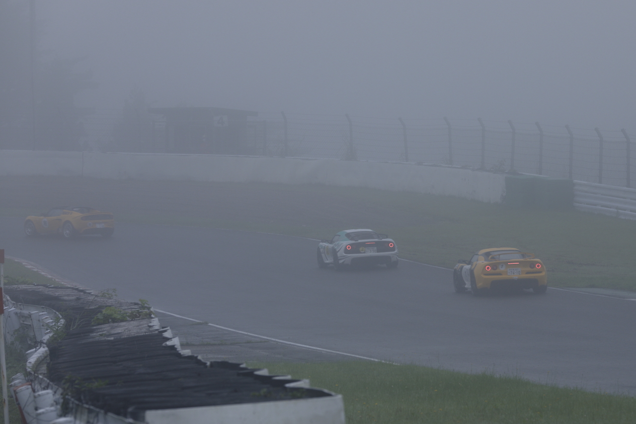 ロータス カップ ジャパン開幕 第1戦スポーツランドsugo 濃霧のため決勝は中止に Genroq Web 自動車情報サイト 新車 中古車 Carview